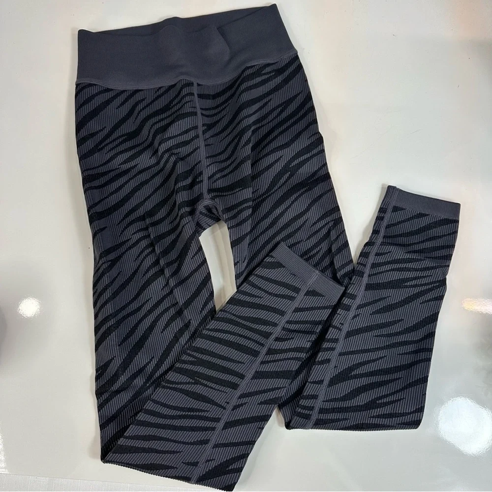 CALVIN KLEIN leggings performance ANIMAL PRINT sexy  athletic wear black S small